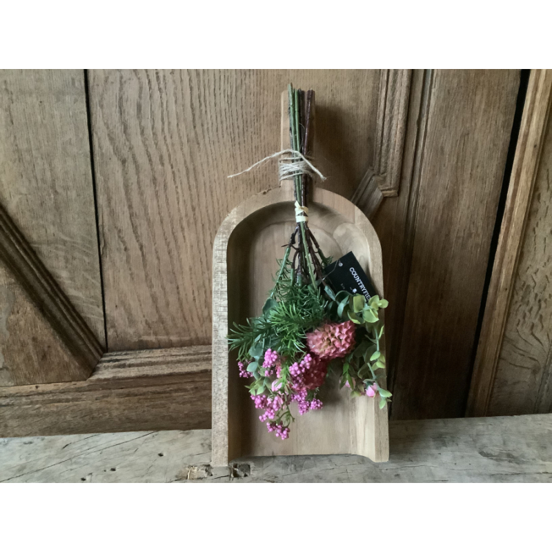 Houten schep met kunstboeket