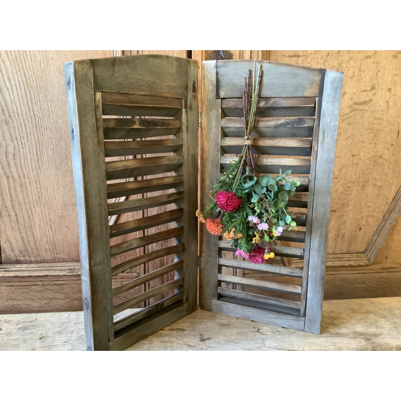 Houten luik met toef