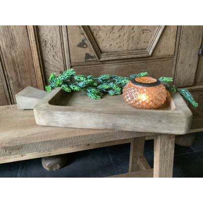 Grote houten rechthoekige schaal met handvat Grote houten rechthoekige schaal met handvat