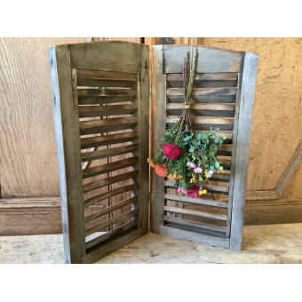 Houten luik met toef