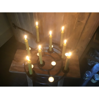 Grote kaarsen en waxine standaard rond