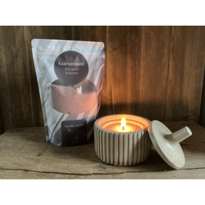 Pot met deksel en zak kaarsenzand