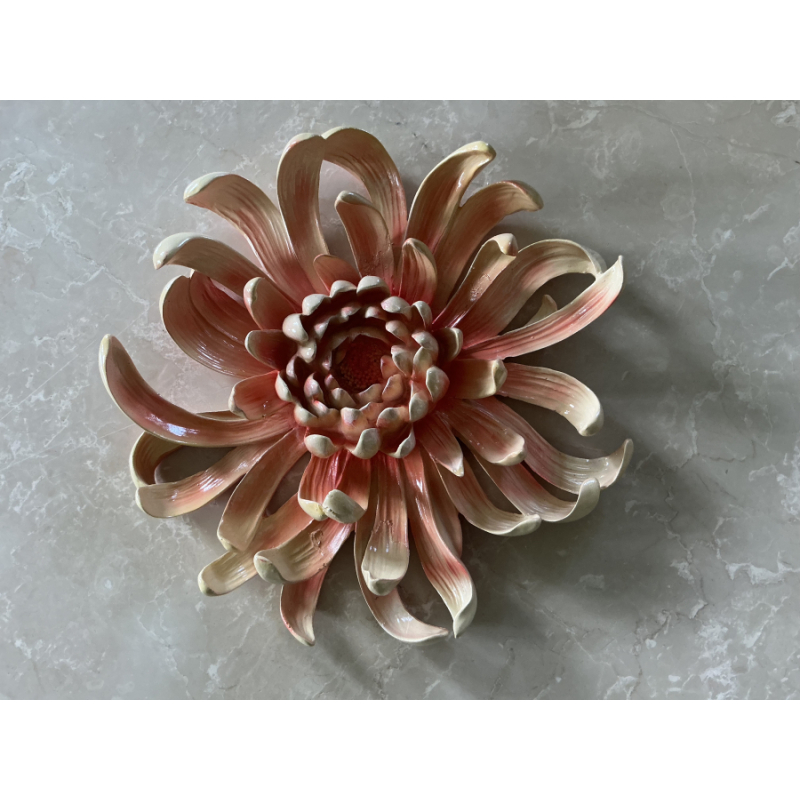Grote peach wand decoratie bloem