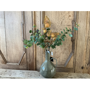 Metalen vaas met kunstbloemen 