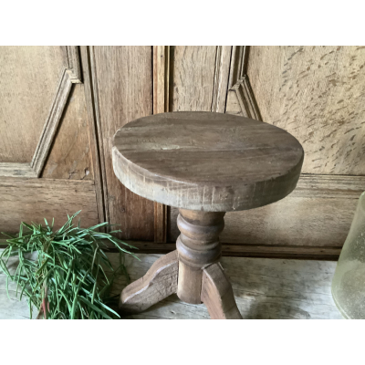 Teak houten driepoot tafeltje Teak houten driepoot tafeltje